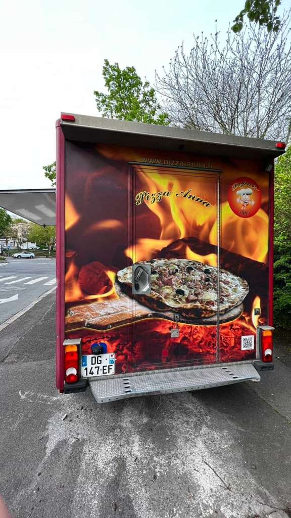 Le camion de pizza Anna