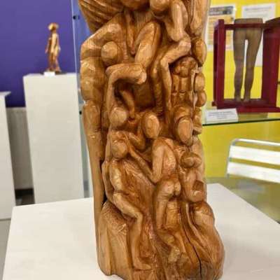 Les sculptures sur bois du Centre Social et Culturel des Blagis