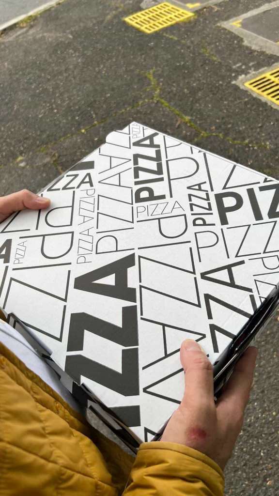 En route vers la maison avec nos pizzas