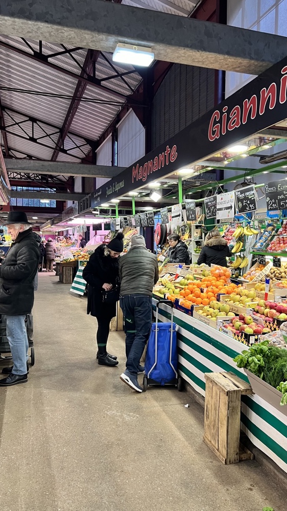 L'une des allées du marché de Sceaux