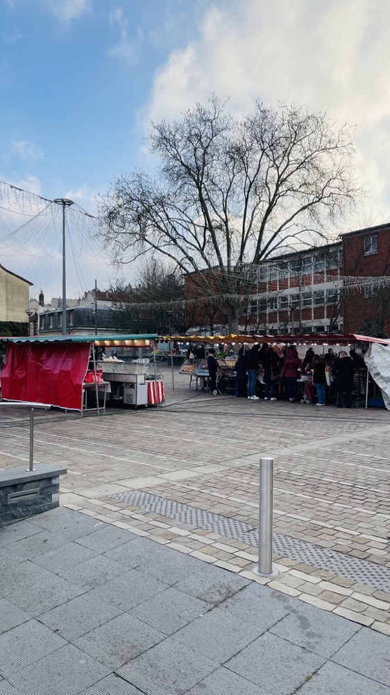 La place Dampierre et son marché