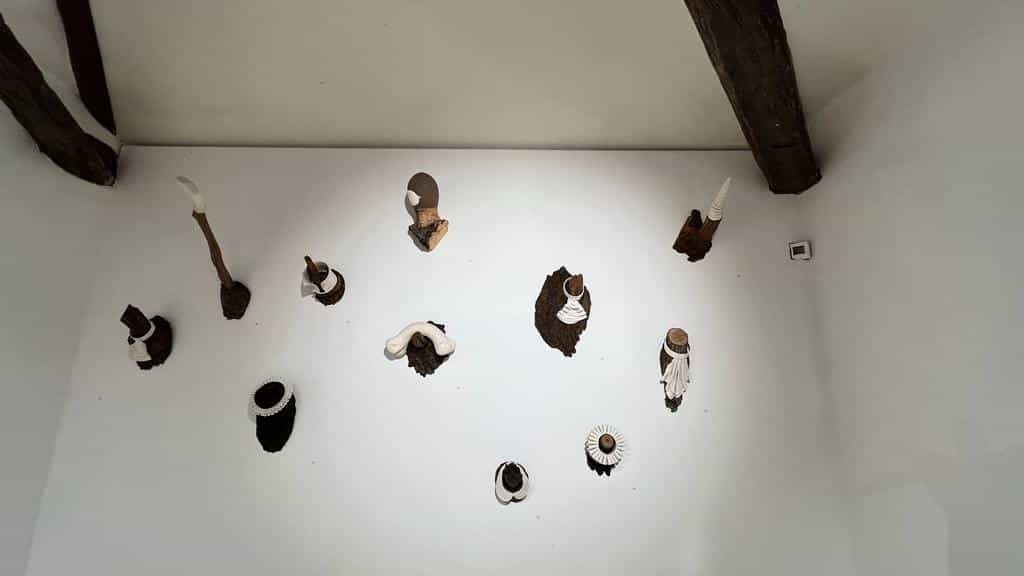 L'un des murs des œuvres de Charlotte Herben