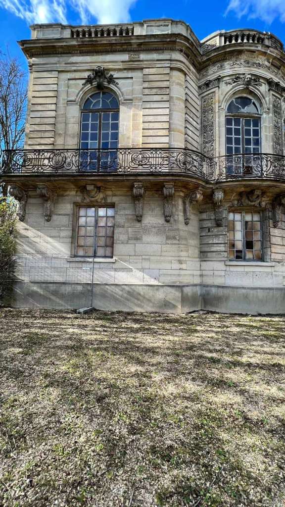 Pavillon de Hanovre de côté