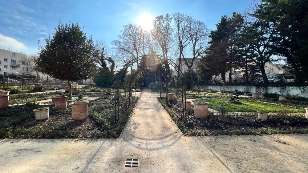 L'une des entrées de la Maison des Arts