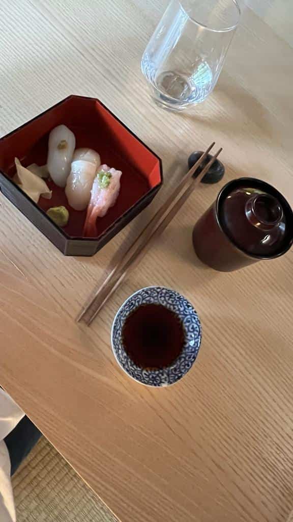 Nigiri, sushi et soupe miso