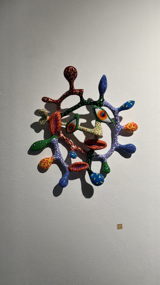 Œuvre en papier maché de Wabé