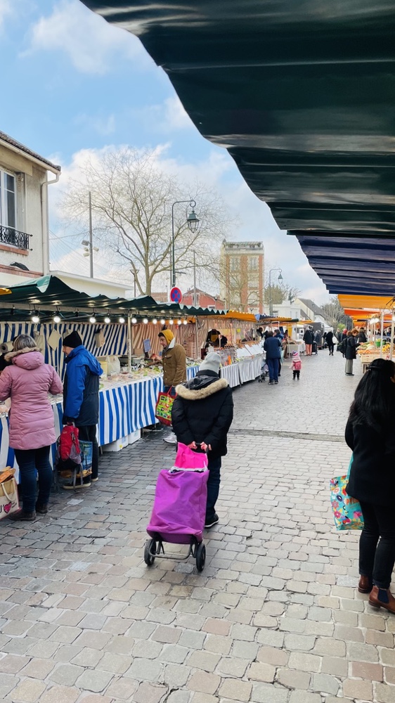 Étal du marché de la place Dampierre