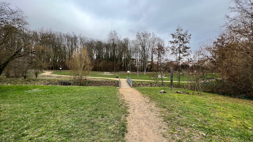 L'un des sentiers du parc de la noisette