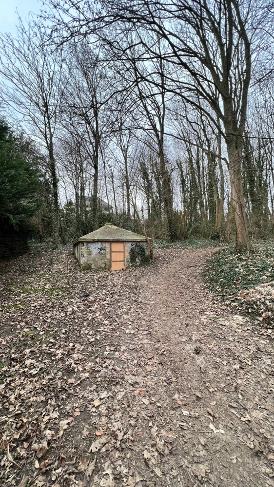 L'un des sentiers du parc
