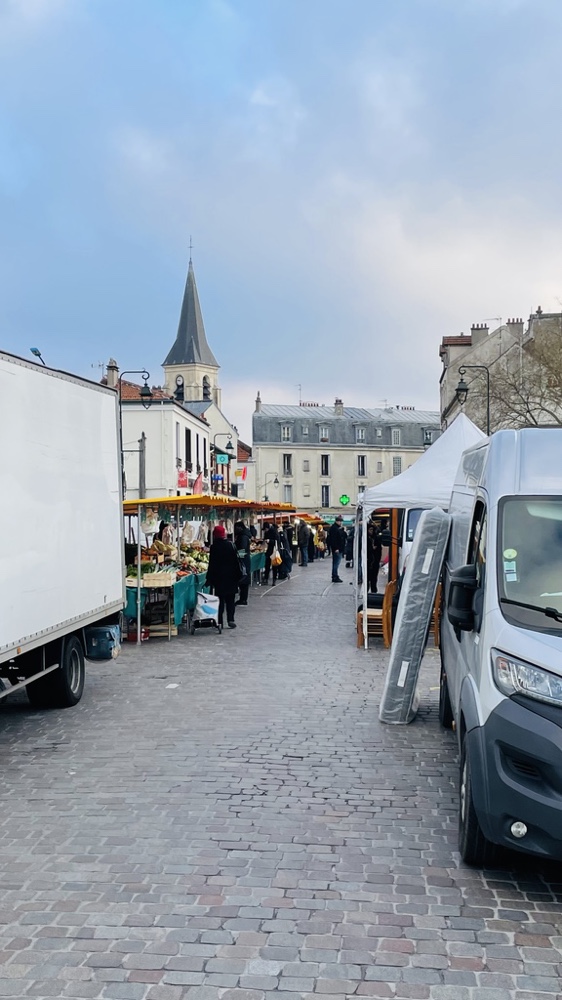 L'entrée du marché village