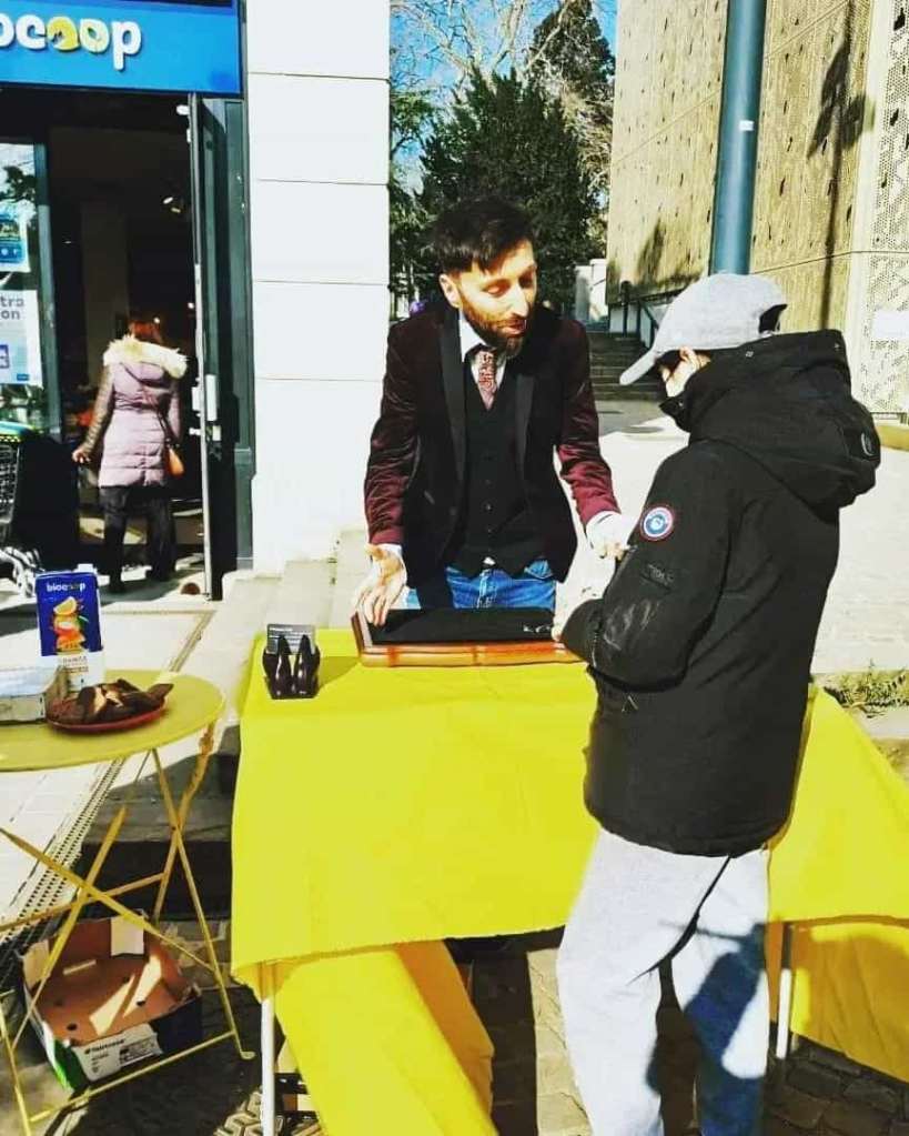 Sébastien en représentation de rue