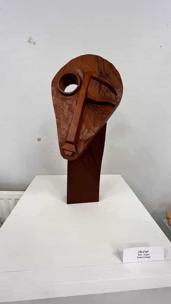 "Clin d'œil" par Robert Lévêque (Acajou)