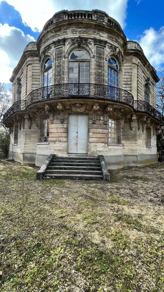 Pavillon de Hanovre de face