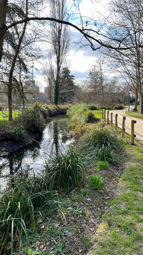 Promenade le long du ru des Godets