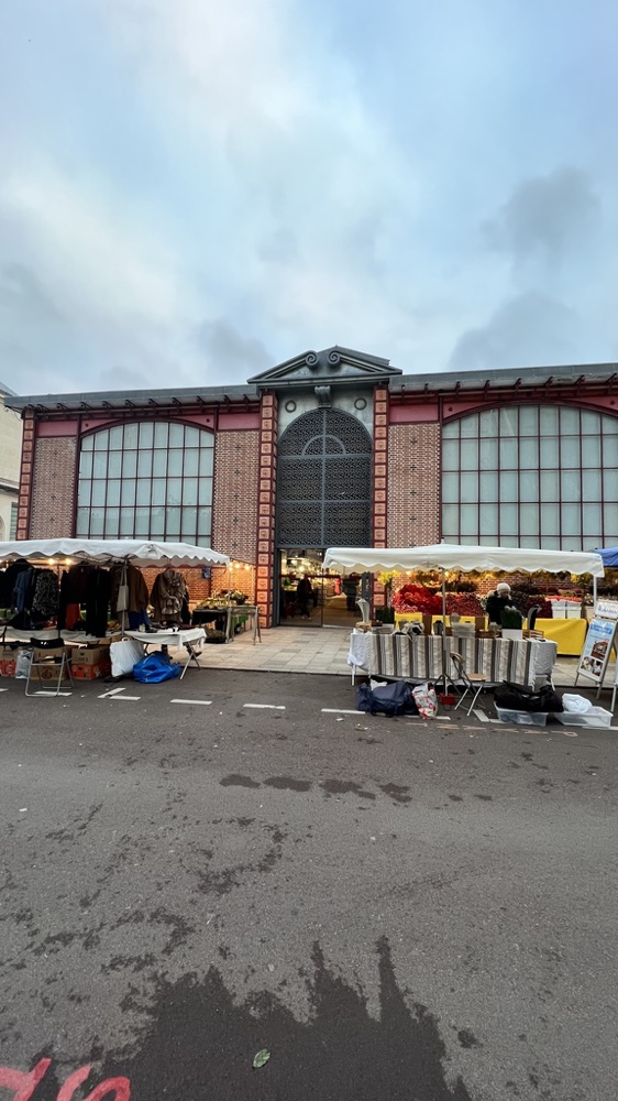 Entrée principale du marché de Sceaux