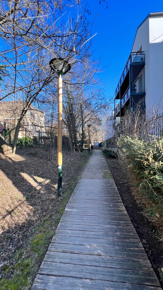 Allée menant d'une rue à l'autre