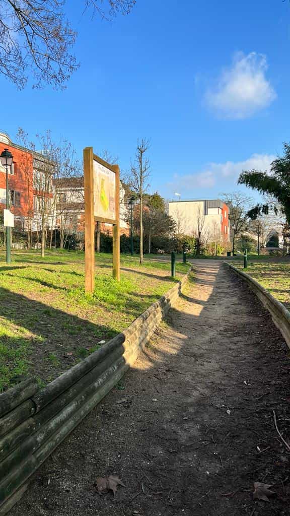 Entrée par l'impasse des Parouseaux