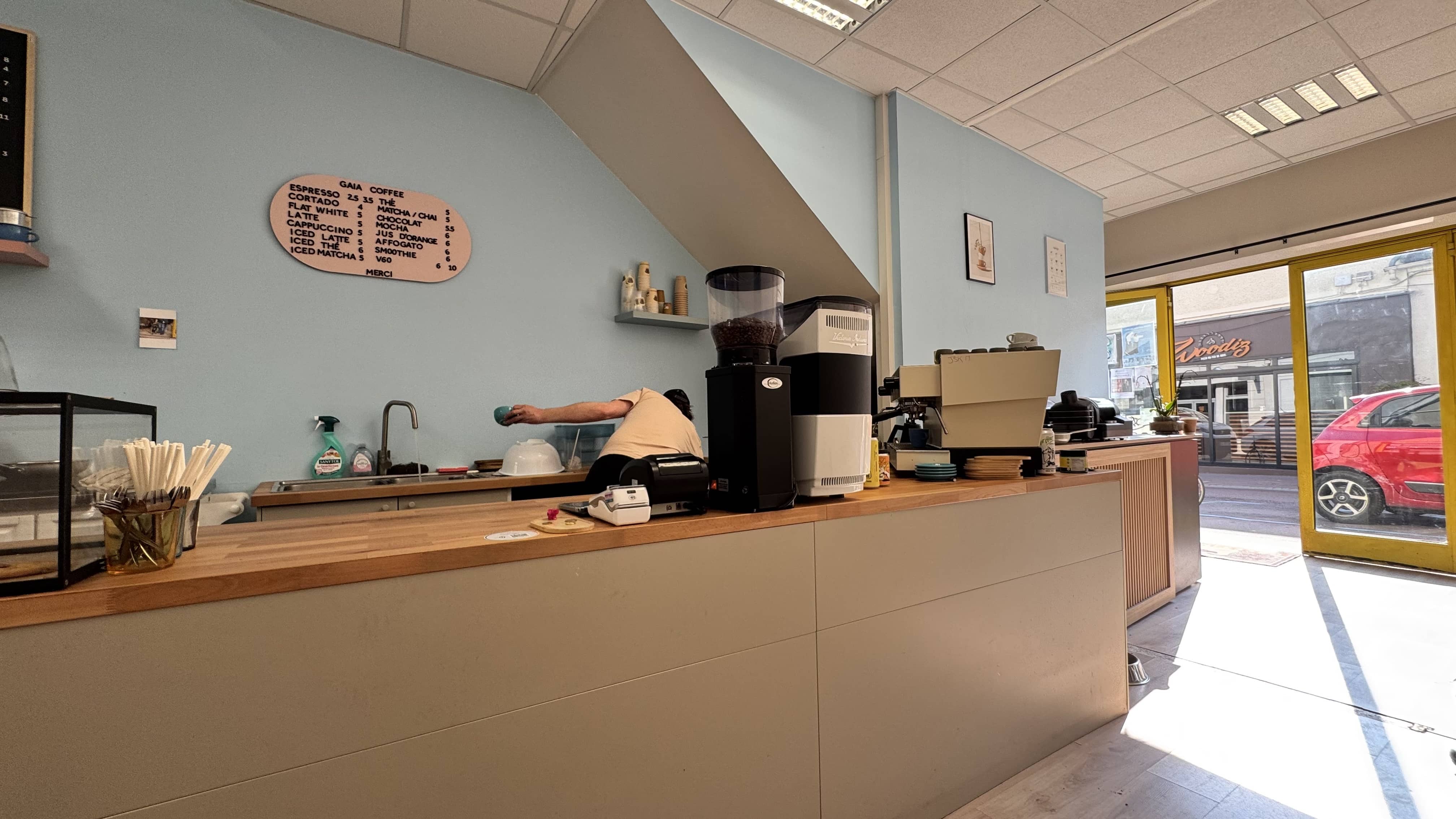 Entrée du salon de thé Gaia Coffee à Fontenay-aux-Roses