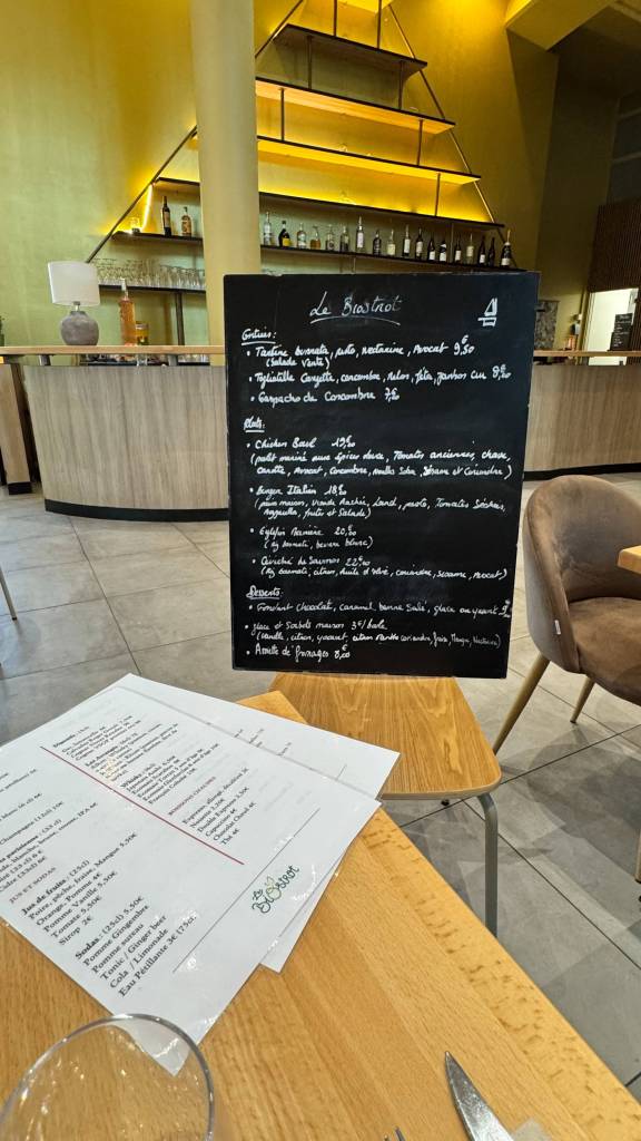 Ardoise du menu du jour au Biostrot à Sceaux
