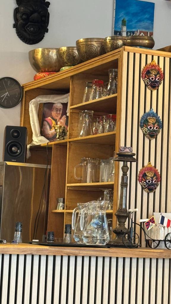 Gros plan sur le bar du Toit du Monde, Bourg-la-Reine